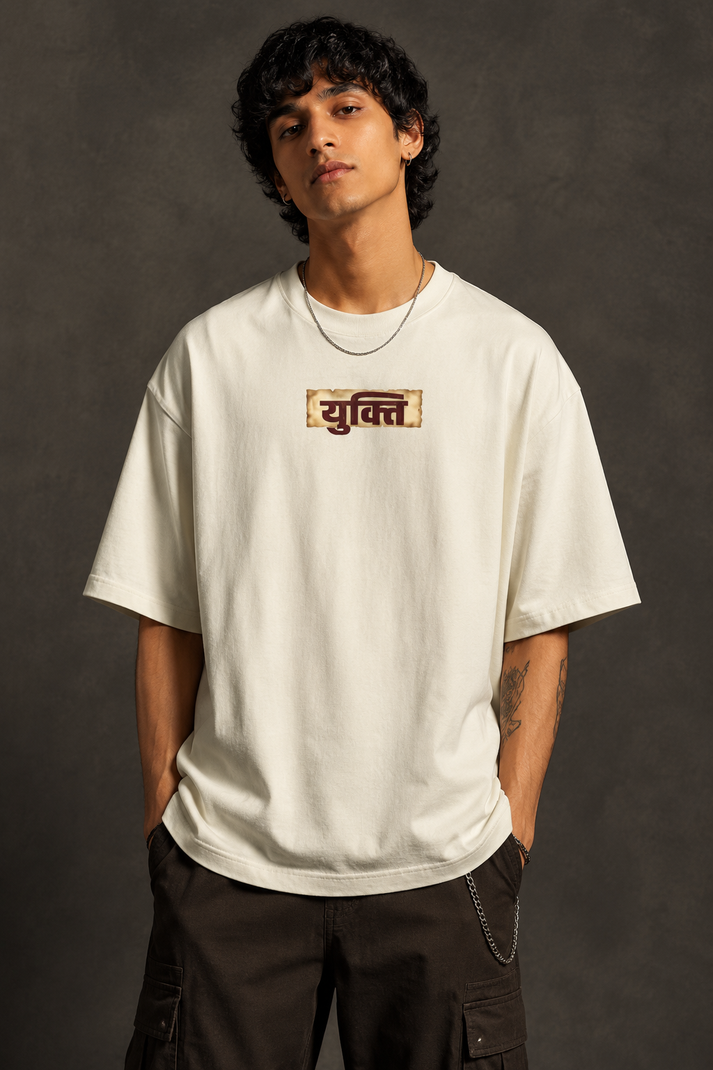 युक्ति OVERSIZED T-SHIRT